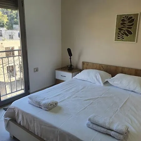 Bright Guest 15 Min By Bus To Center 아파트 *